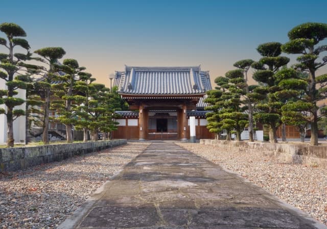 修正会(しゅしょうえ)とは?お寺で行う正月の祈り行事|意味・時期・初詣との違いを解説