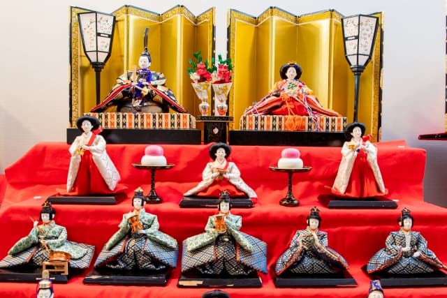 雛人形の処分はどうすればいい?供養の方法と費用相場を徹底解説