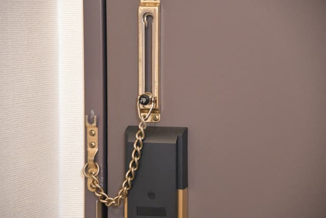 年末年始の空き巣対策|長期不在でも安心して家を守るための実践ガイド