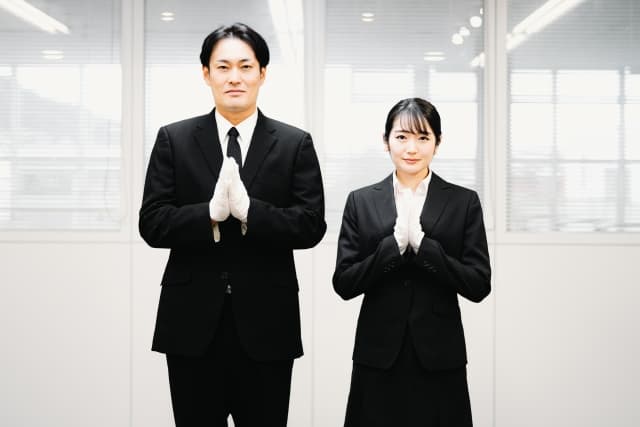 葬儀業界の現状と課題、未来展望:変革期に求められる解決策とは