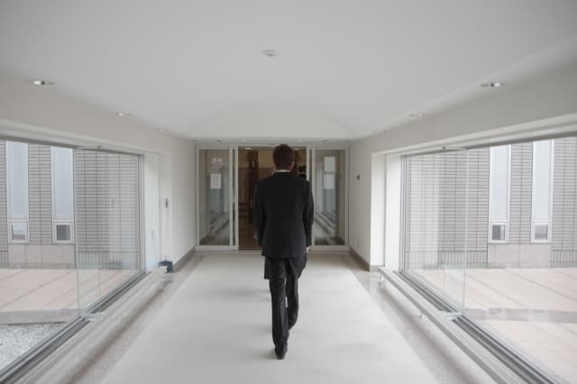 火葬場で金歯はどう扱われる?遺族が知っておくべきポイント