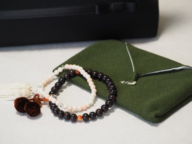 直葬を検討している方へ:後悔してしまう可能性のあるポイントとは?