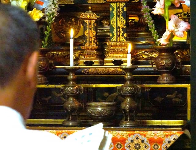 お盆に行う棚経とはなに?相場や不要な場合の断り方まで徹底解説