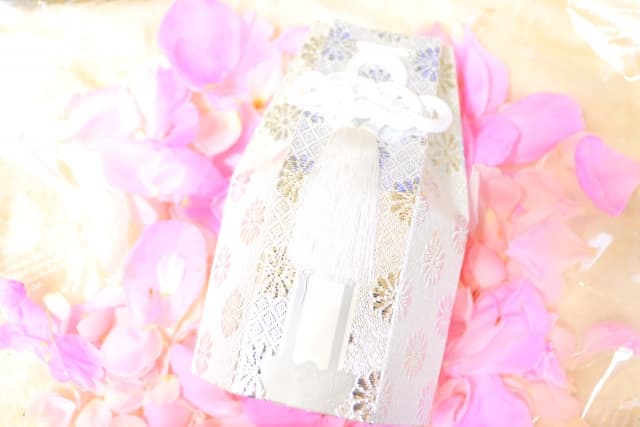 骨壺の費用相場はいくら?素材・サイズ別の価格と選び方のポイント