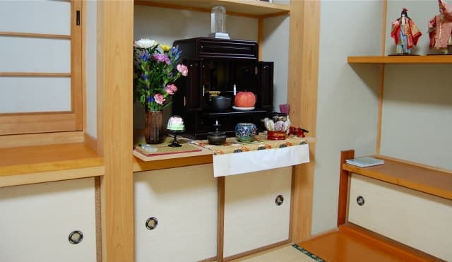 小さい仏壇を選ぶポイント|省スペースでも心を込めて祀るには