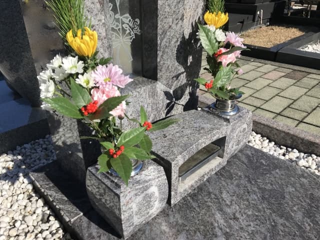 遷仏法要とは?仏壇や本尊を移すための重要な儀式を解説