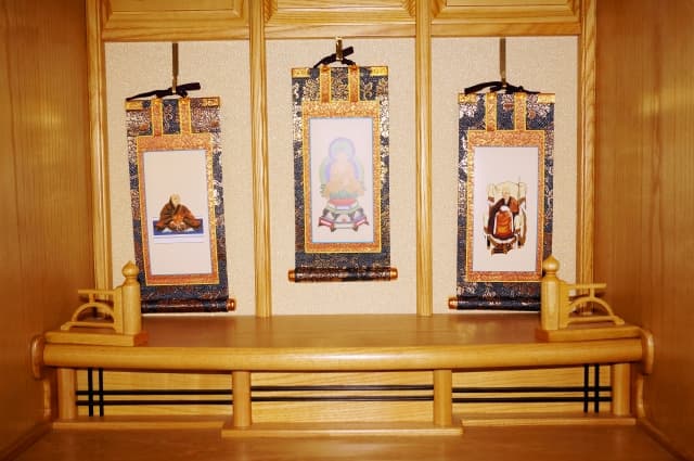 宗派別に完全解説!仏壇掛け軸の正しい選び方と購入のポイント